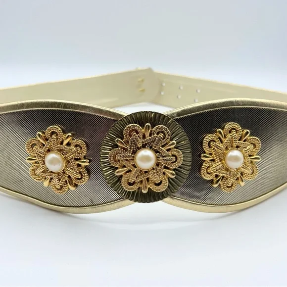 Vintage | Accessories | Vintage Gold Statement Belt 8s Waist  display picture 2